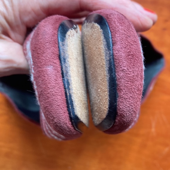 Jessica Bennet kitten heel pumps; size 9. Burgundy suede with cream embroidery. - Picture 6 of 8